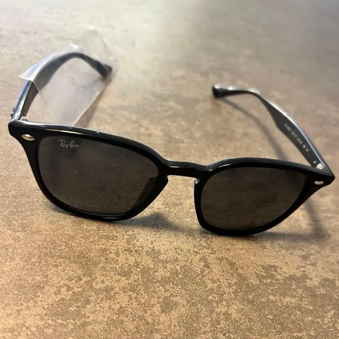 Ray-Ban RB4258F サングラス ブラック ダークグリーン