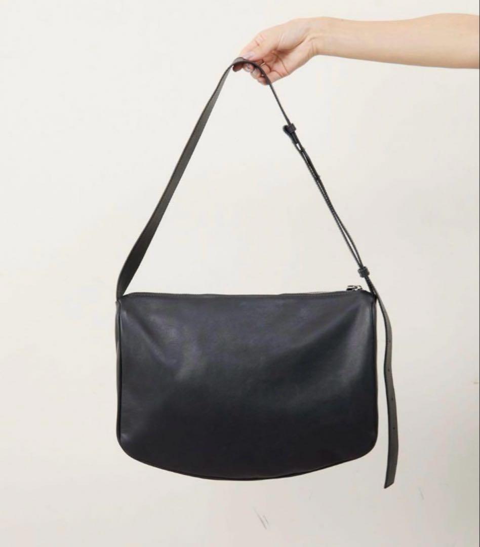 イアパピヨネ スワローマチショルダーバッグ ブラック