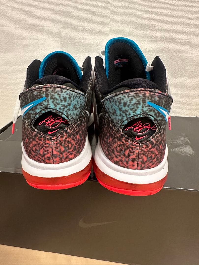 NIKE LEBRON VIII V/2 LOW QS ナイキレブロン7ロウ