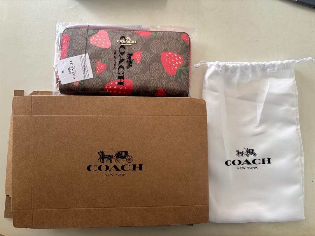 コーチ COACH 長財布 いちご