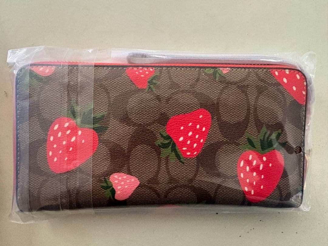 コーチ COACH 長財布 いちご