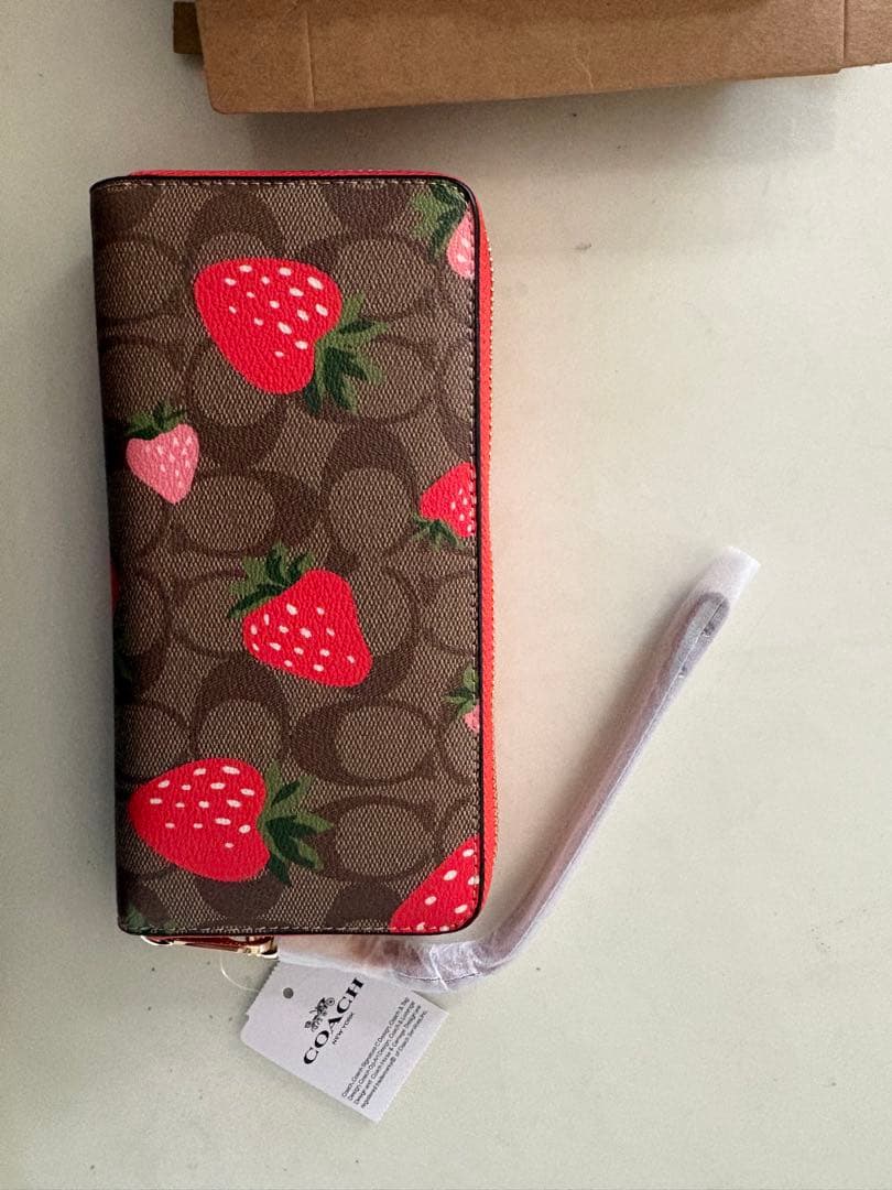 コーチ COACH 長財布 いちご