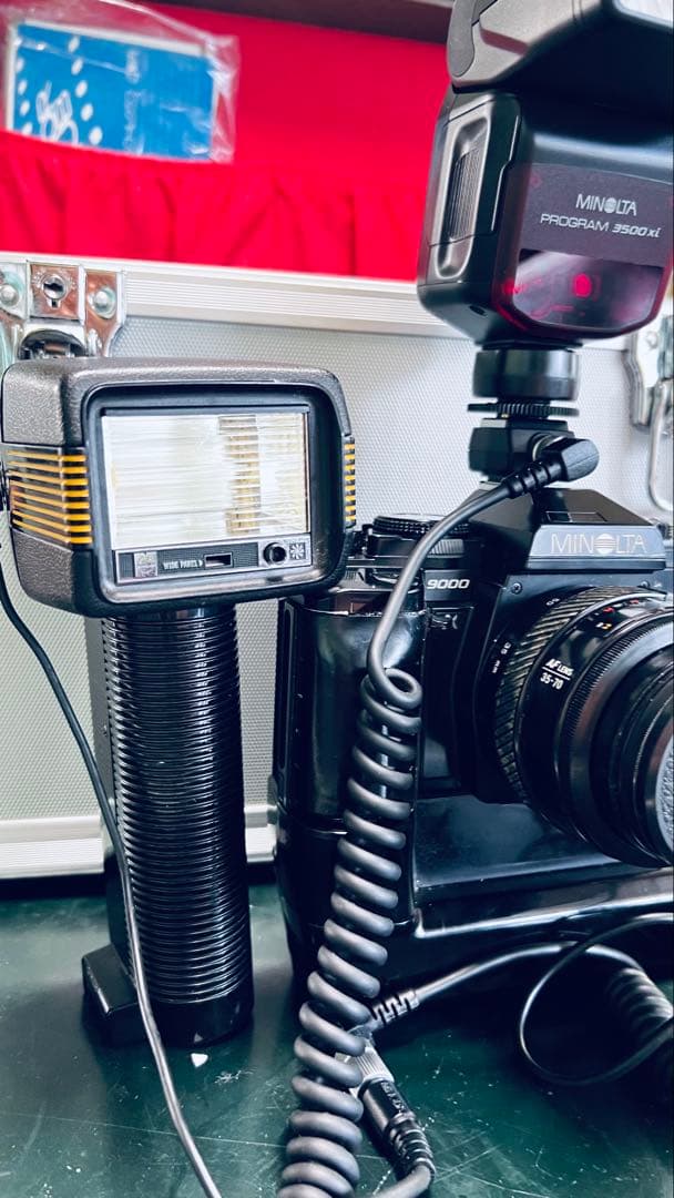 MINOLTA 一眼レフカメラとフラッシュセットアルミ専用箱付き