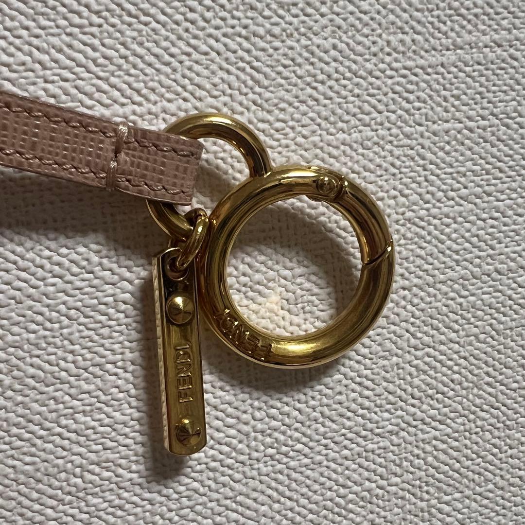 FENDI ファーポンポンチャーム ピンクベージュ