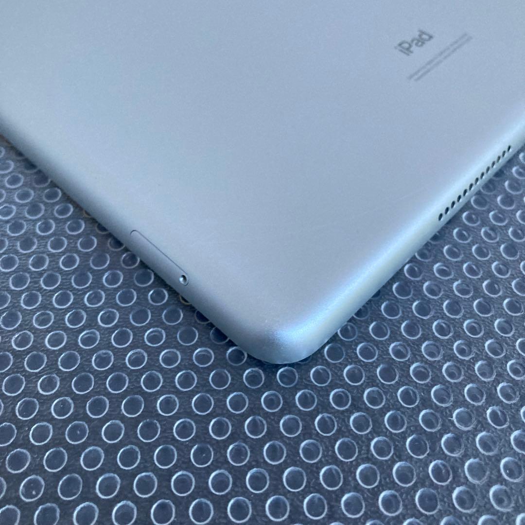 3761【早い者勝ち】iPad8 第8世代 32GB SIMフリー☆