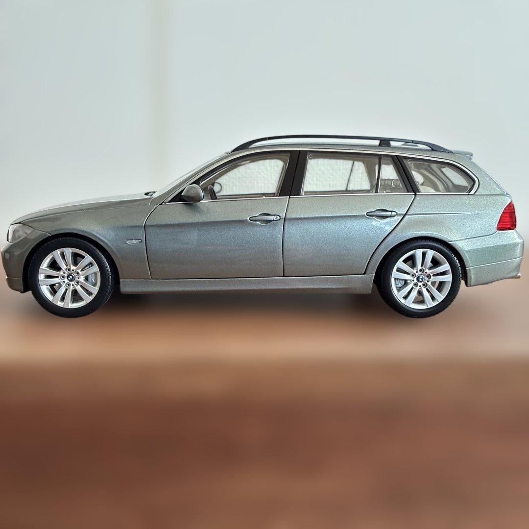 【新品未使用】純正 1/18スケール 3シリーズ　ツーリング　ミニカー