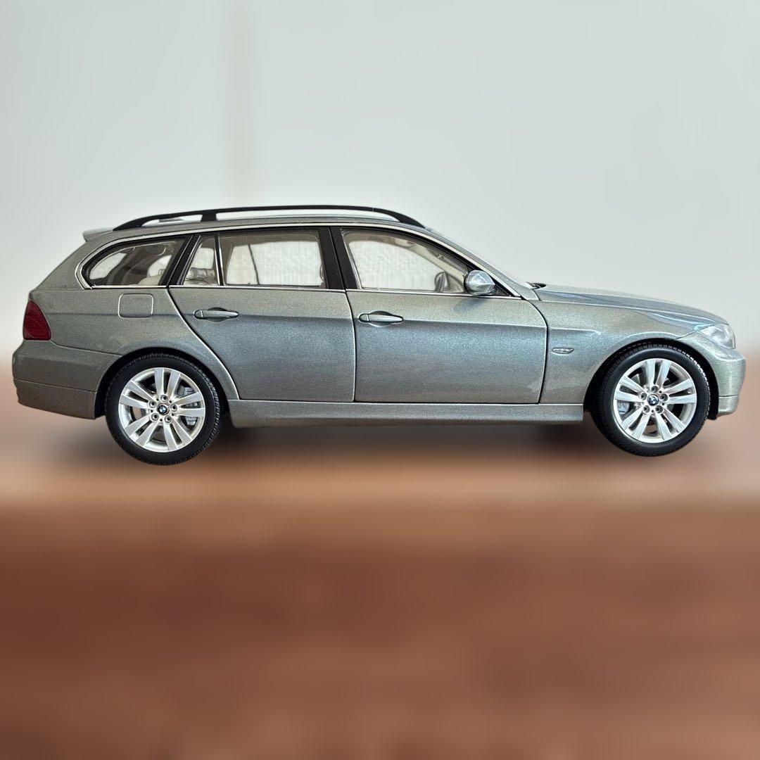 【新品未使用】純正 1/18スケール 3シリーズ　ツーリング　ミニカー