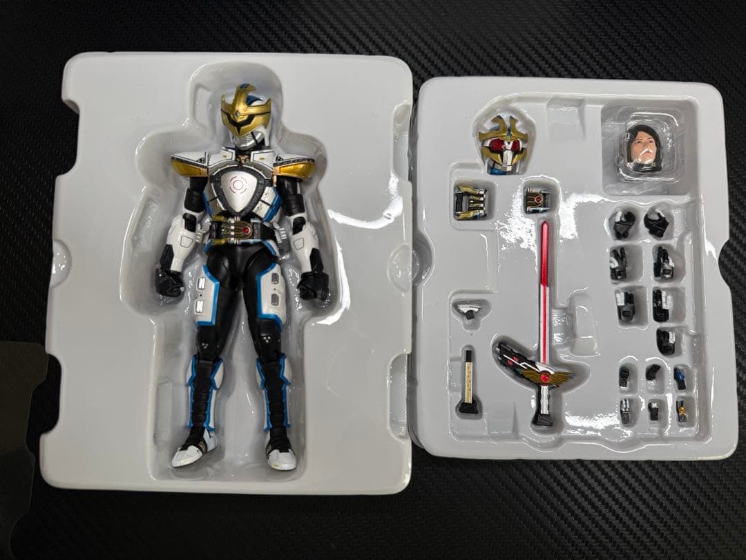 S.H.Figuarts 仮面ライダーイクサ 真骨彫