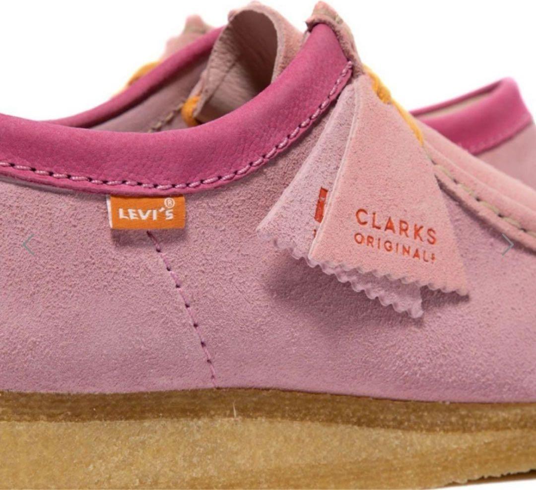 クラークス x リーバイス ワラビー ピンクコンビ