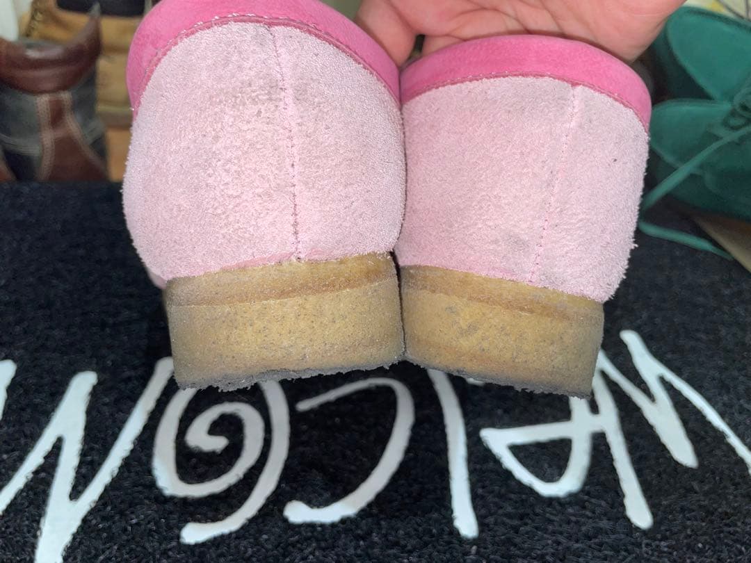 クラークス x リーバイス ワラビー ピンクコンビ