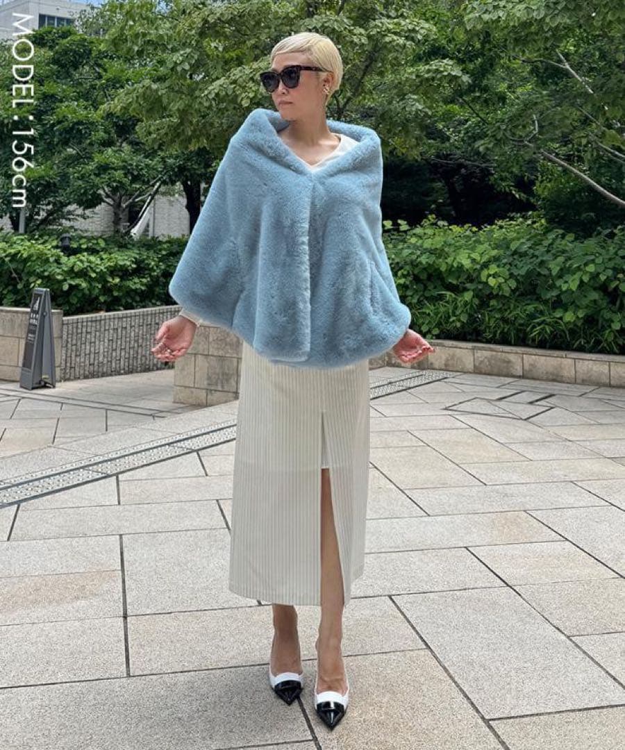 ジェンヌ　 リッチボリュームファーケープ ライトブルー