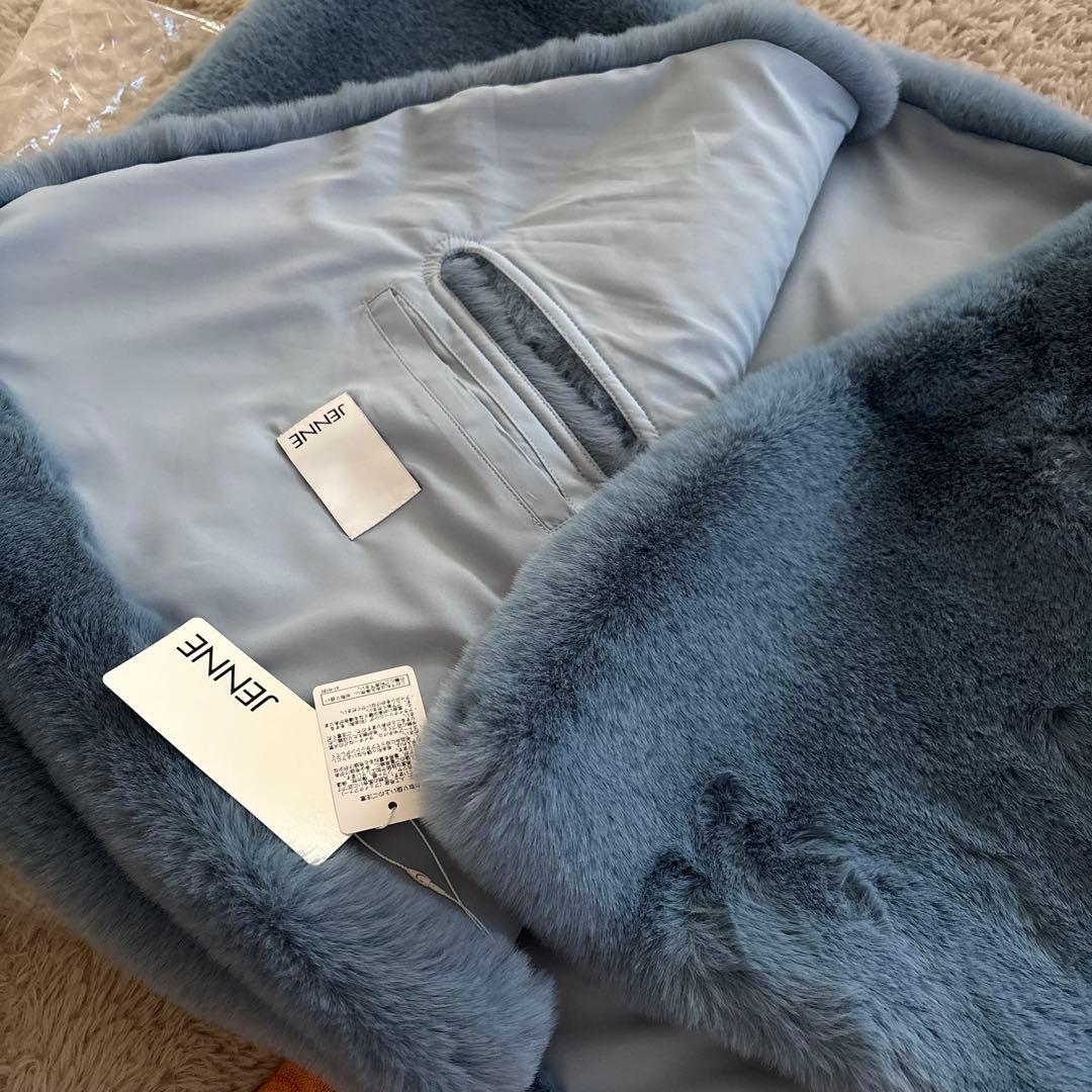 ジェンヌ　 リッチボリュームファーケープ ライトブルー