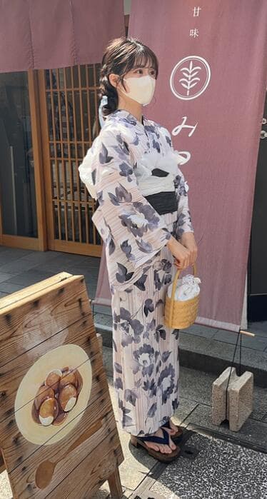 画像の黒つくり帯+お任せ白兵児帯つき◆ポリエステル浴衣◆上質黒紺花の大人浴衣◆