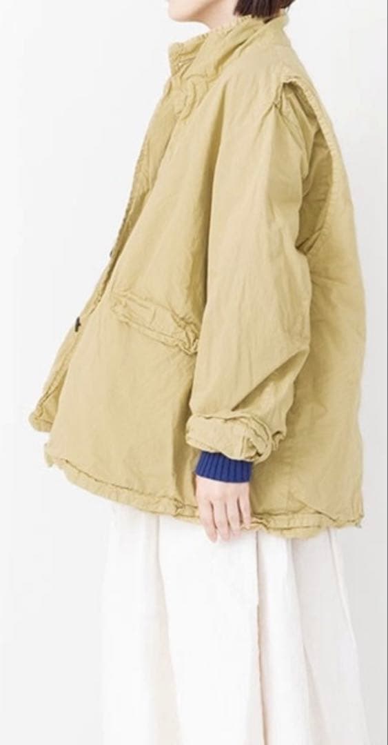 ヴェリテクールST183のベージュのコート