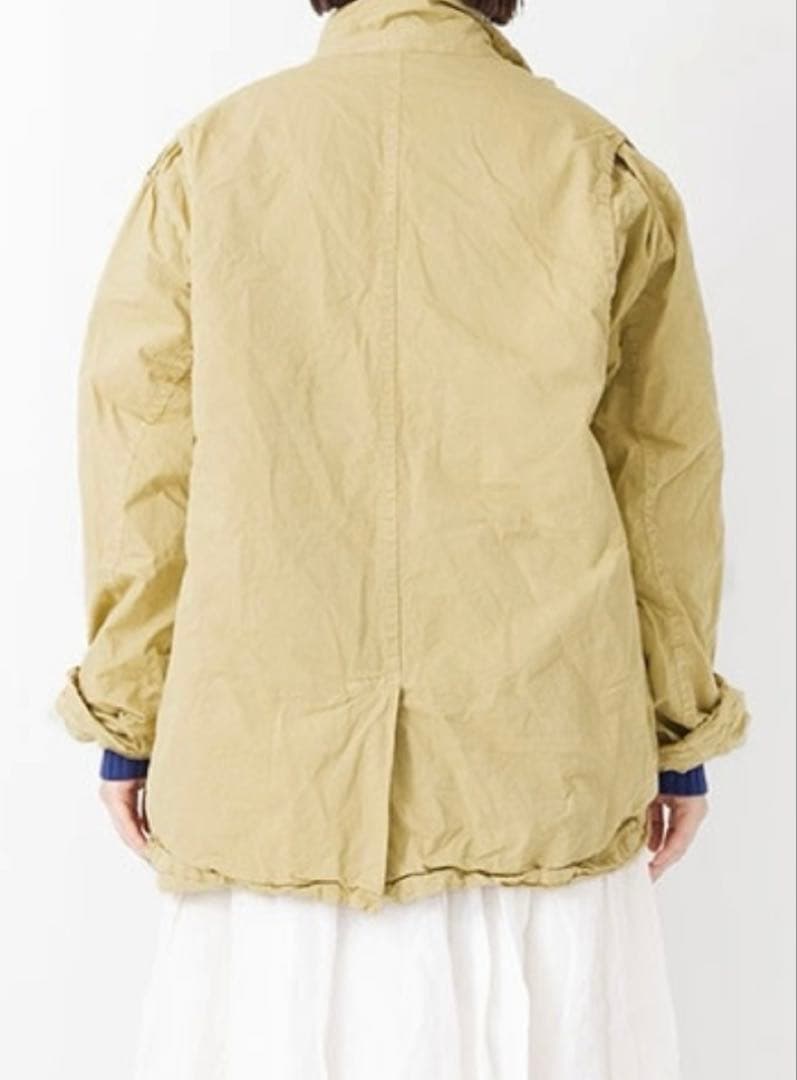 ヴェリテクールST183のベージュのコート