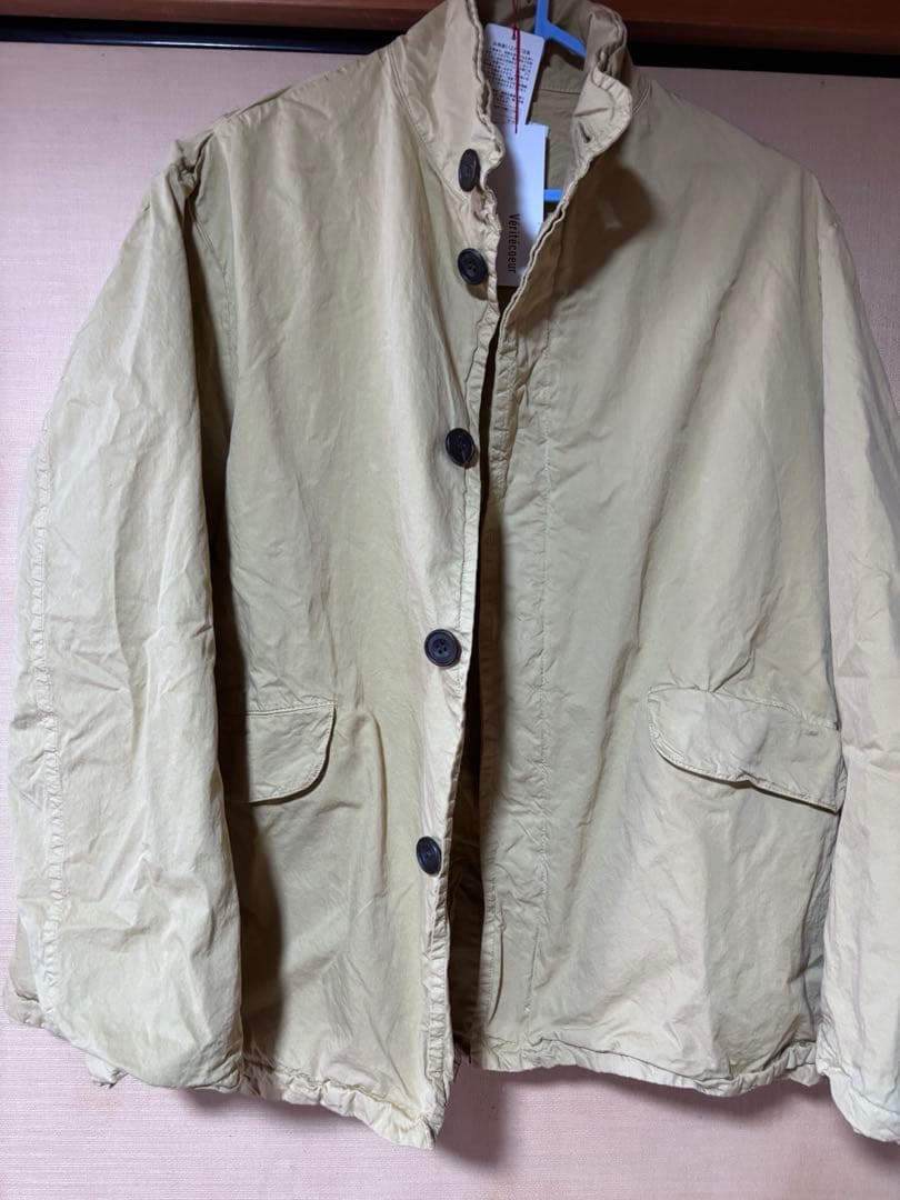 ヴェリテクールST183のベージュのコート