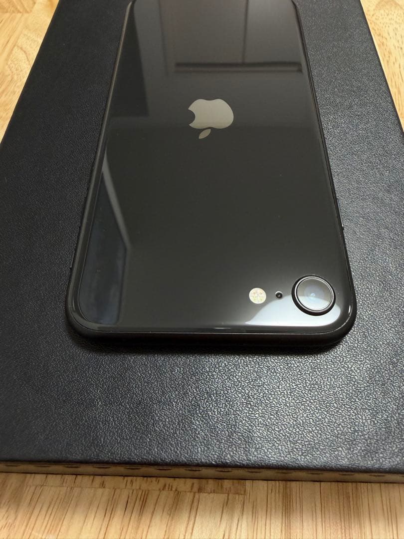 美品　iPhone SE 第二世代　④