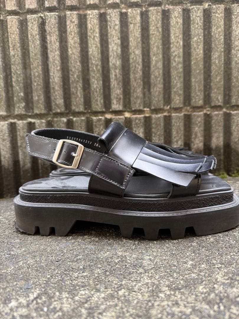 ブラック厚底サンダル