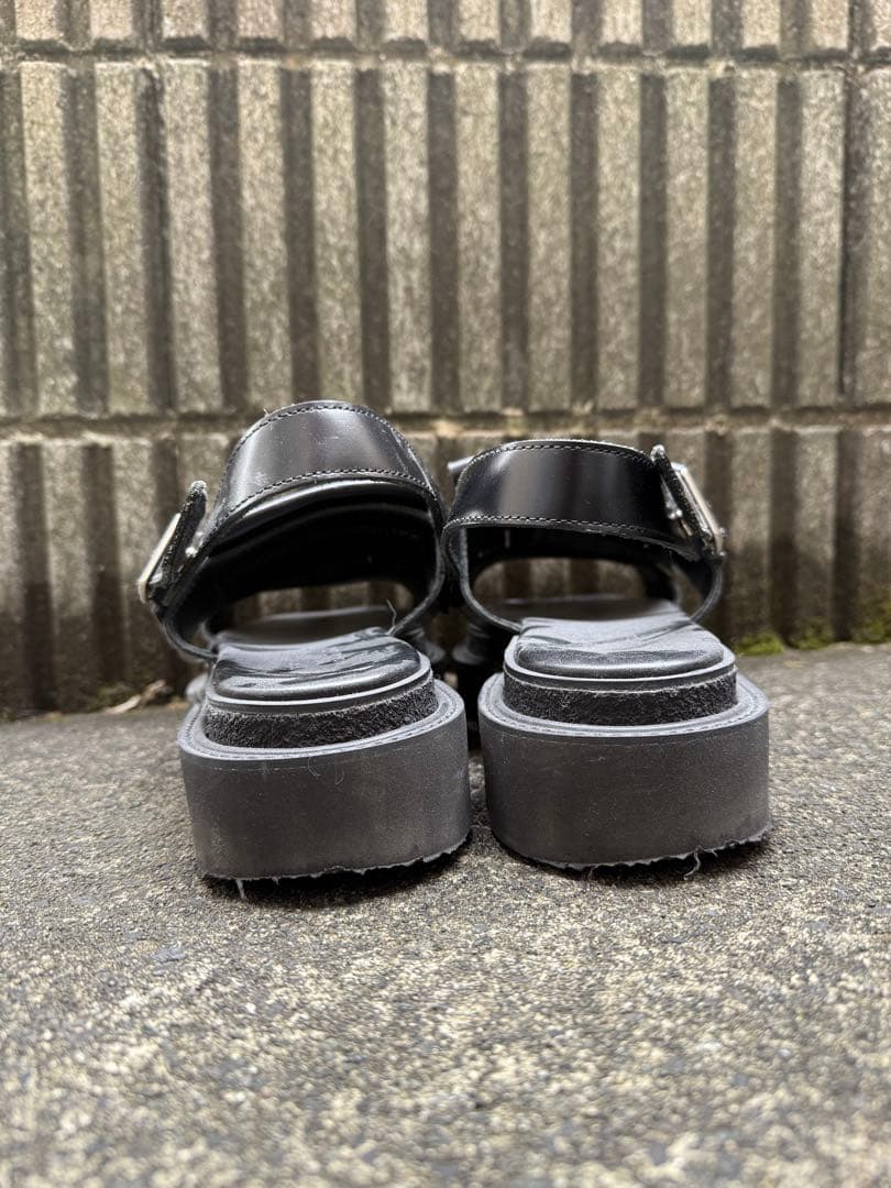 ブラック厚底サンダル