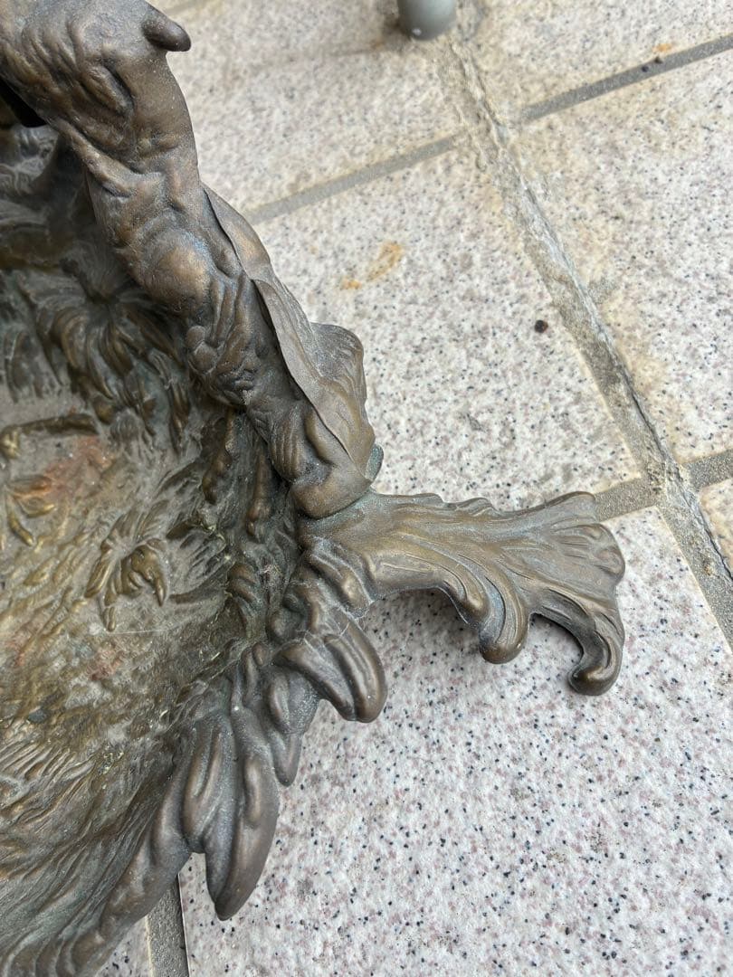 アンティーク　ブロンズ像　犬と獵銃の彫刻付き金属製傘立て