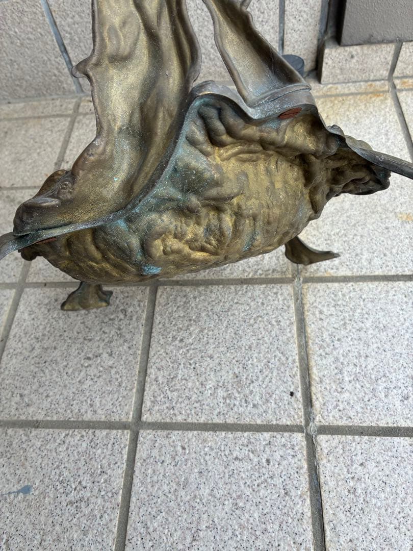 アンティーク　ブロンズ像　犬と獵銃の彫刻付き金属製傘立て