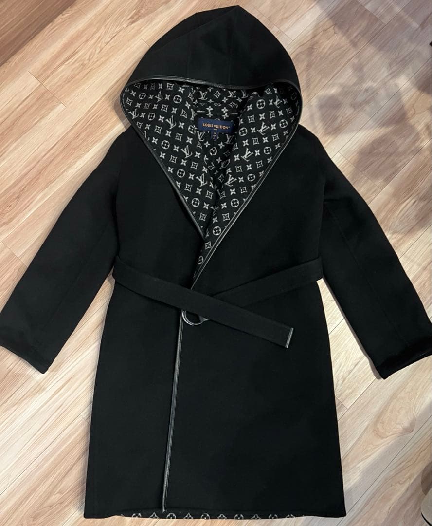 【LOUIS VUITTON】 フーデッドラップコート