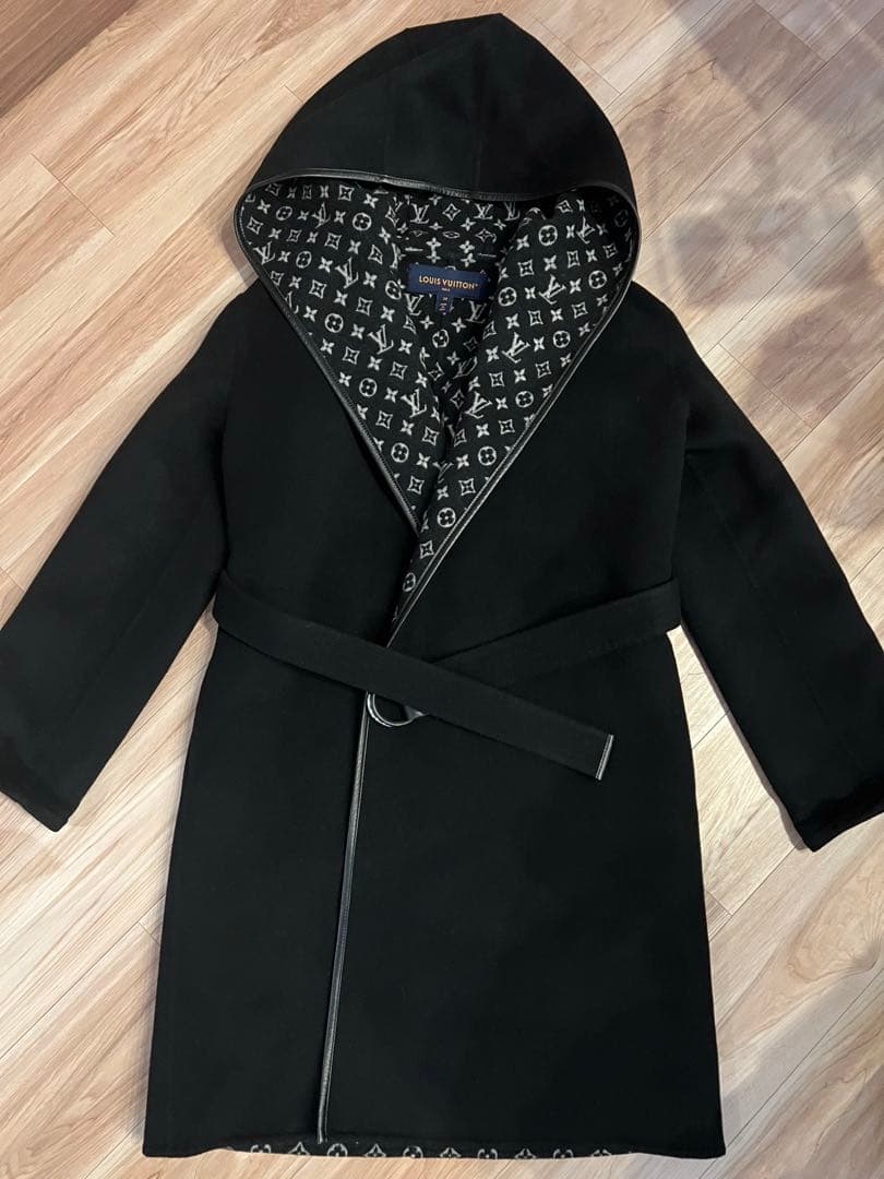 【LOUIS VUITTON】 フーデッドラップコート