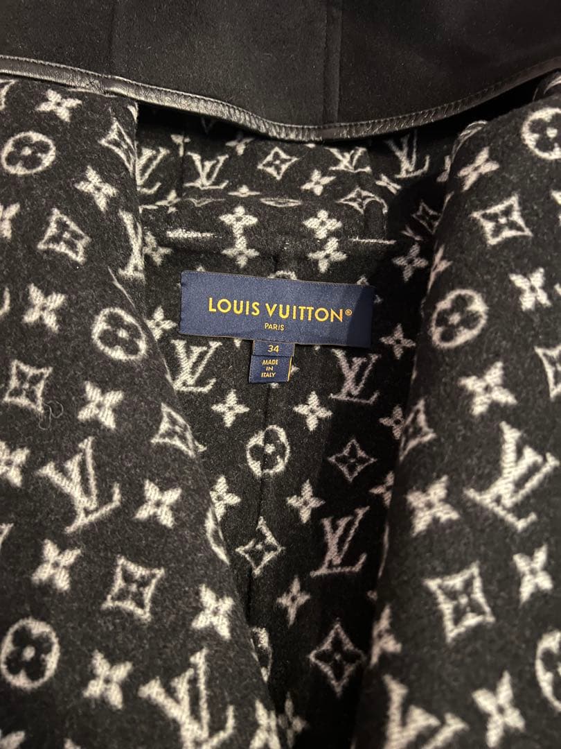 【LOUIS VUITTON】 フーデッドラップコート