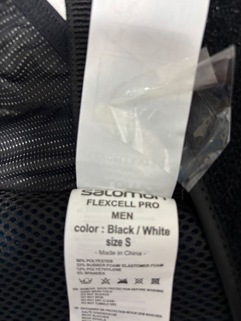 未使用品　サロモン　バックプロテクター　ブラック/ブルー　メンズＳ