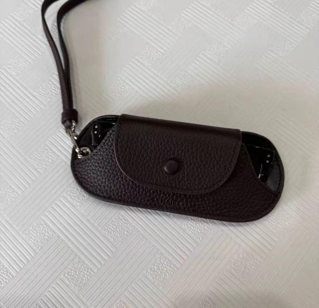 LEMAIRE BELL GLASSES HOLDER ダークチョコレート