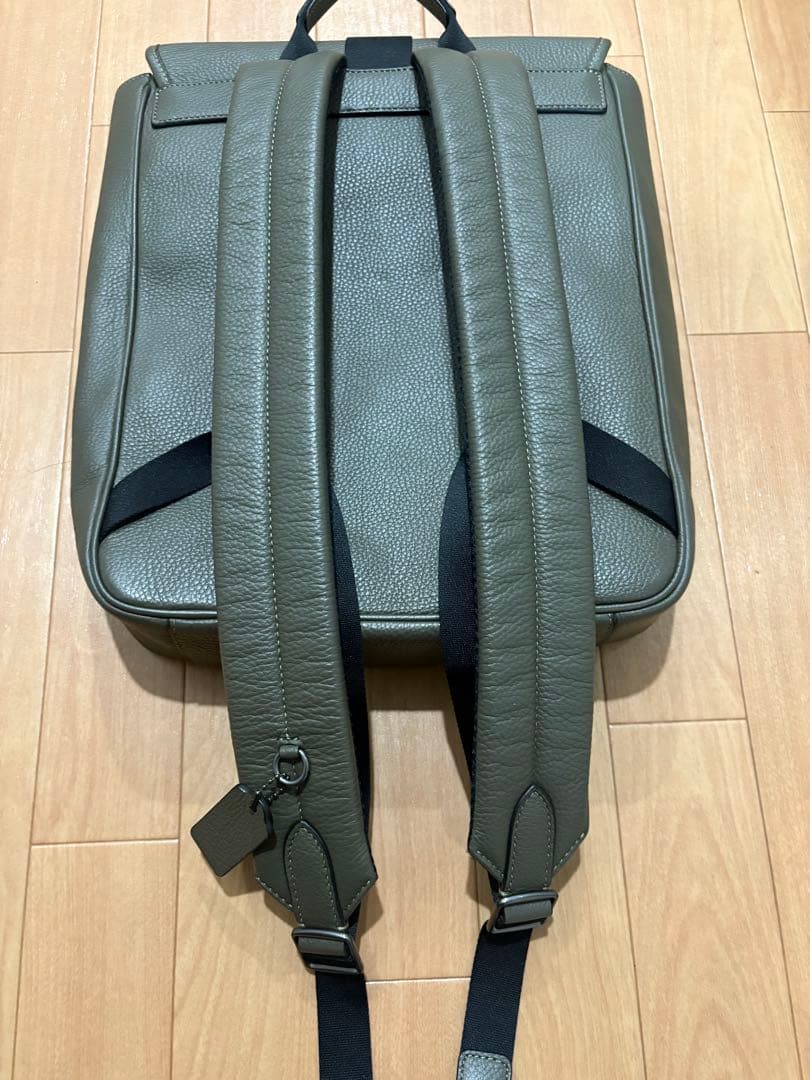 COACH グレー フラップ式バックパック