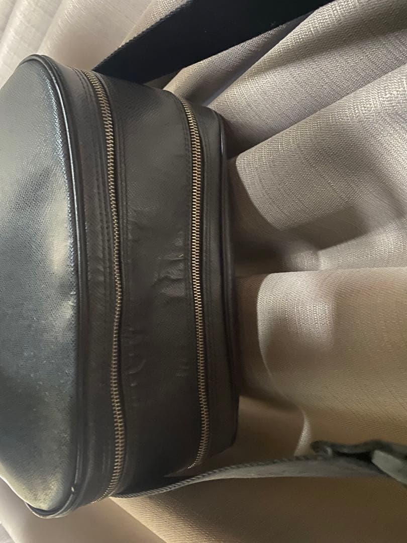 Louis Vuitton ブラックレザーショルダーバッグ