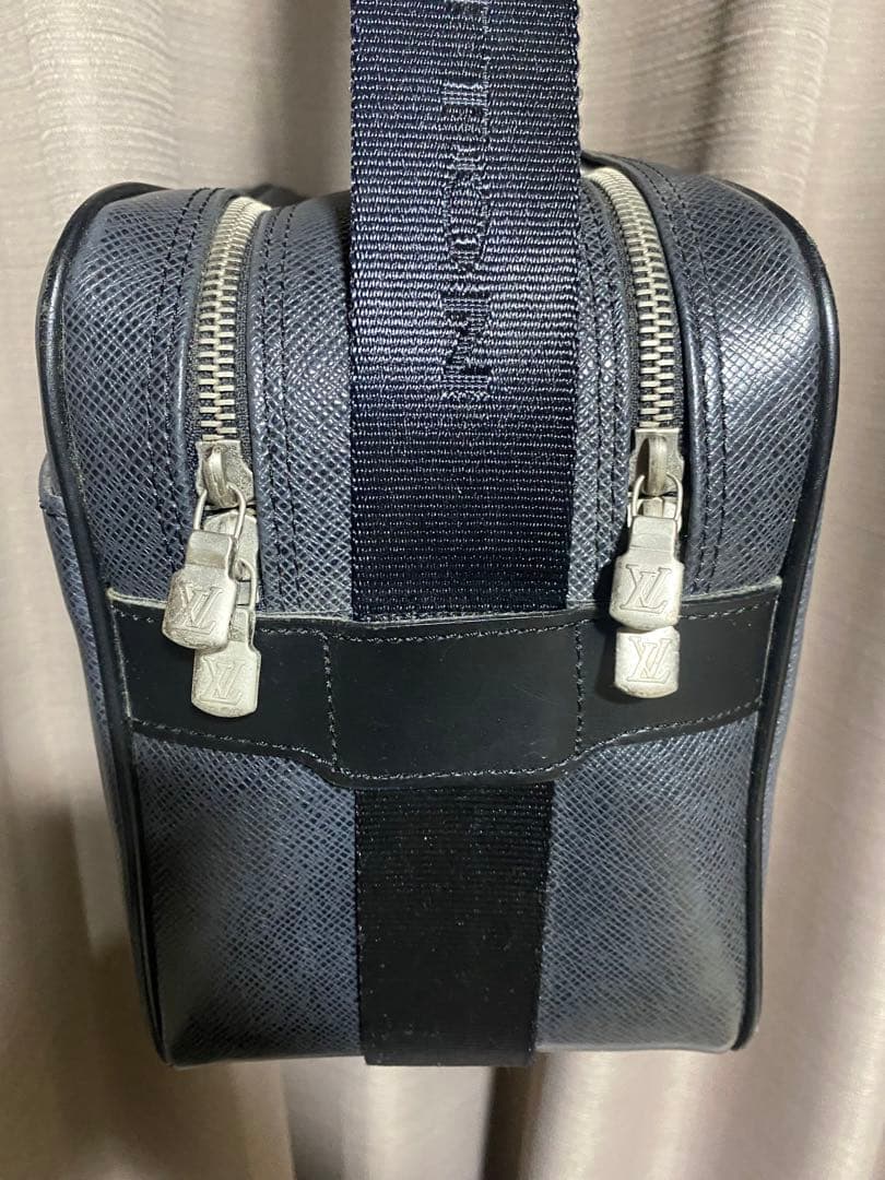 Louis Vuitton ブラックレザーショルダーバッグ