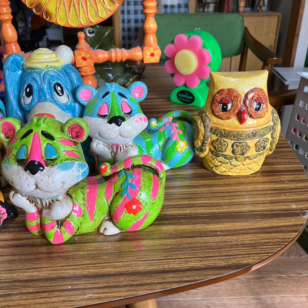 カラフルな貯金箱置物セットレトロヒッピーサイケ