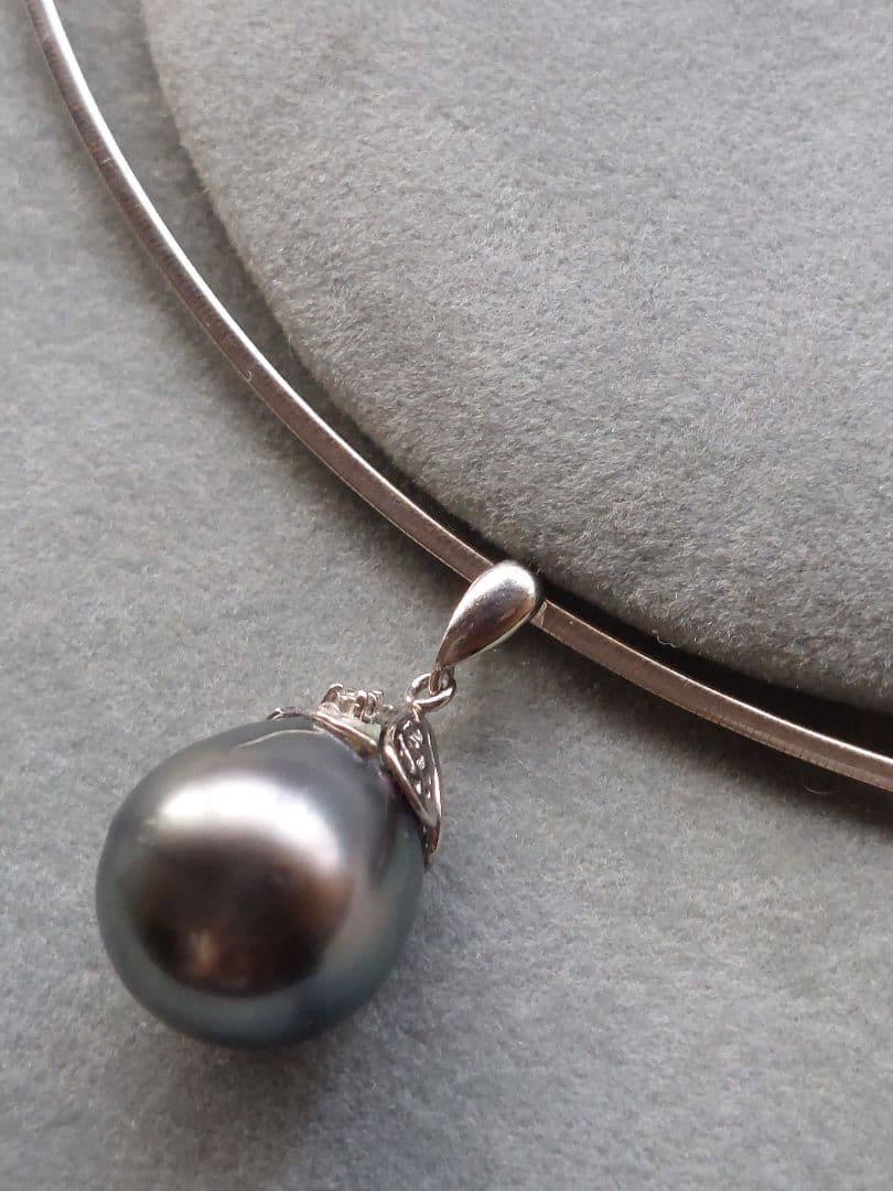 ベイクドチーズ⭐オメガネックレス⭐リバーシブル⭐pt900黒蝶真珠チャーム