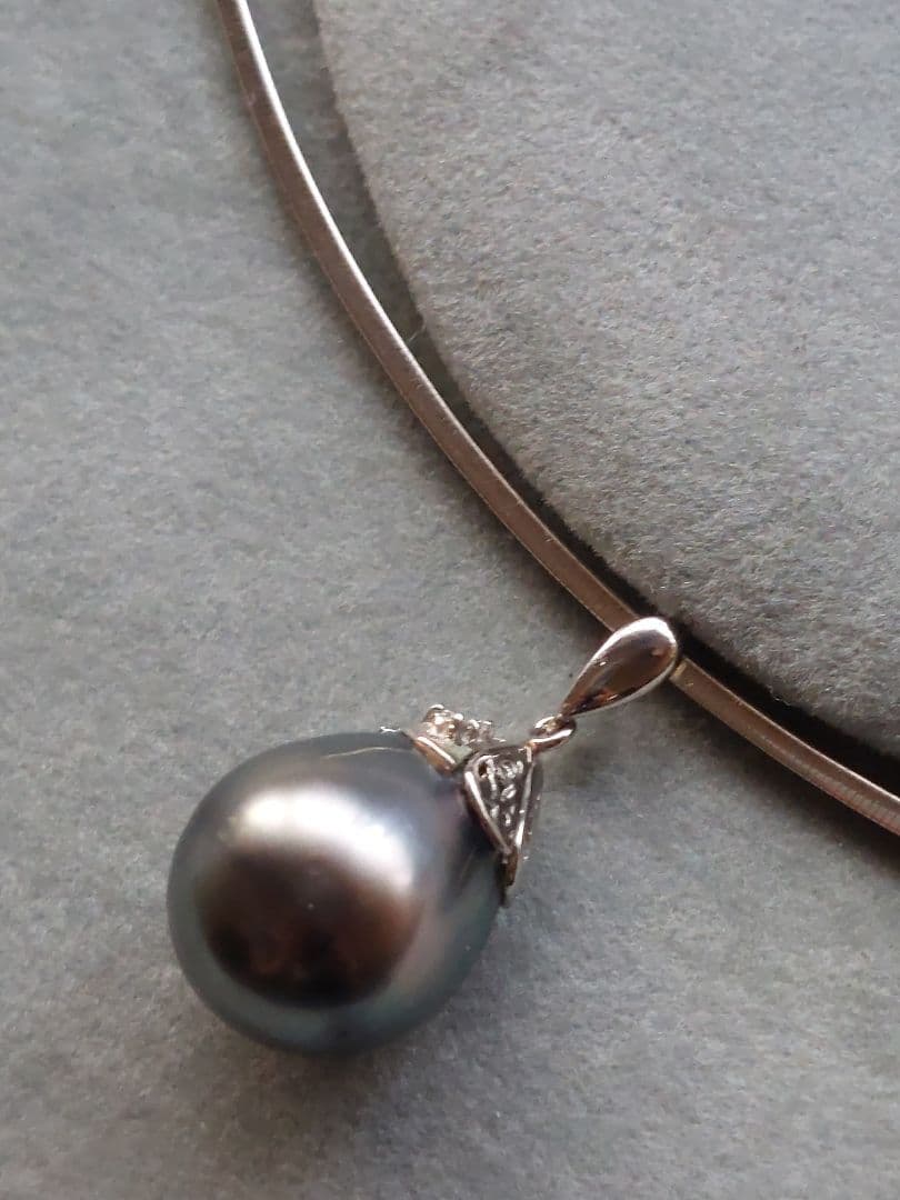 ベイクドチーズ⭐オメガネックレス⭐リバーシブル⭐pt900黒蝶真珠チャーム