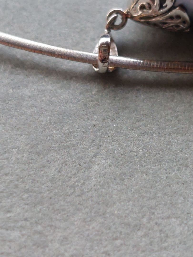 ベイクドチーズ⭐オメガネックレス⭐リバーシブル⭐pt900黒蝶真珠チャーム