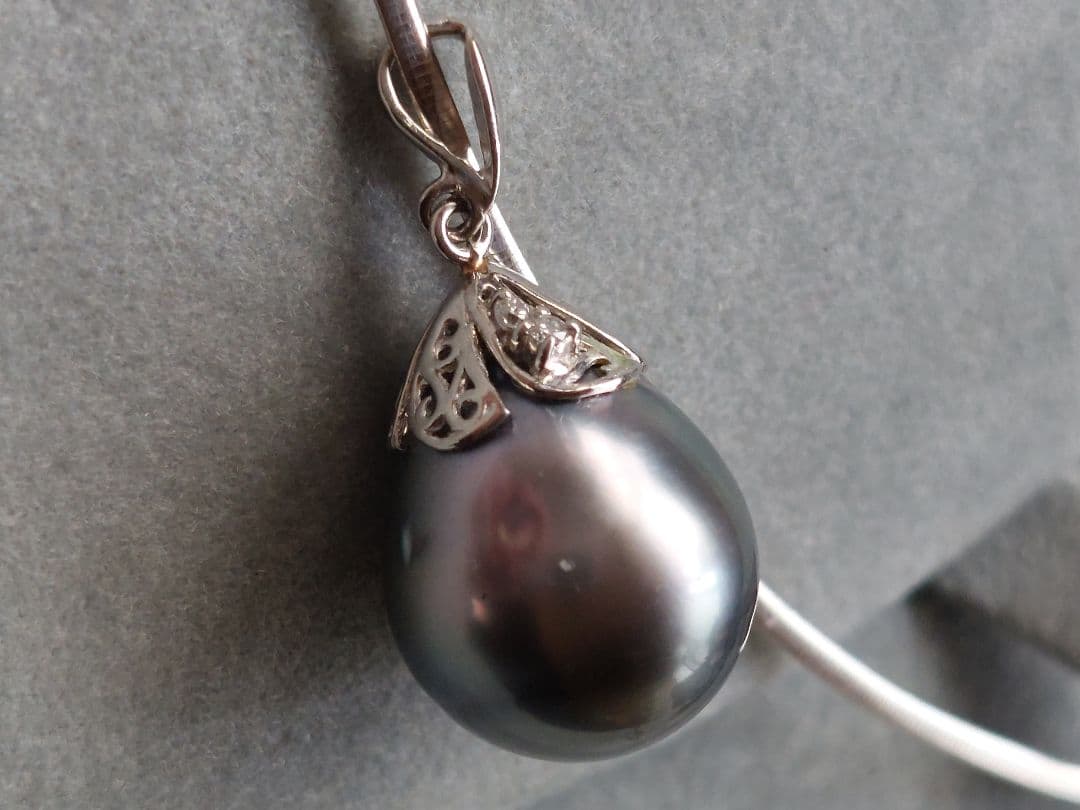 ベイクドチーズ⭐オメガネックレス⭐リバーシブル⭐pt900黒蝶真珠チャーム