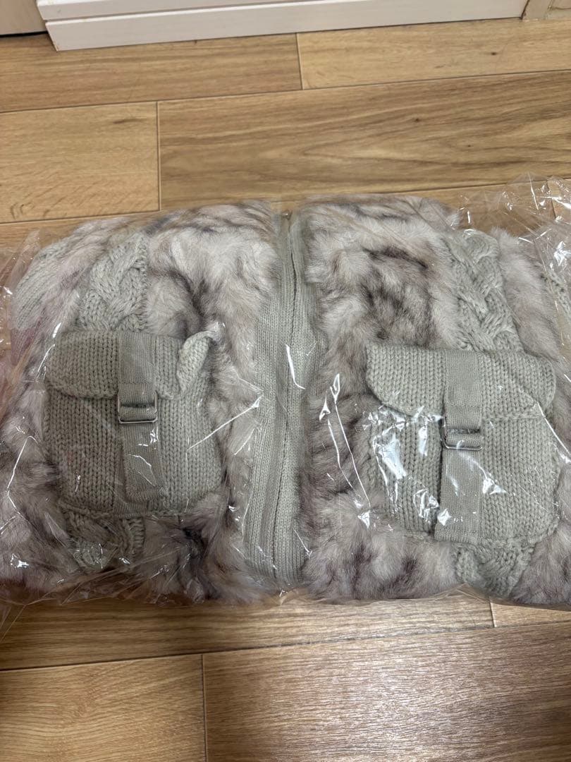 LAGUA GEM ファー付きライトグレージャンパー