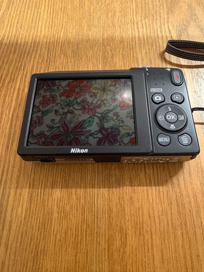 動作良好 美品 Nikon COOLPIX A100 シルバー