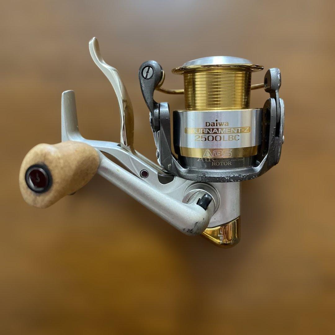 Daiwa Tournament-Ｚ 2500 LBC リール、収納ケース