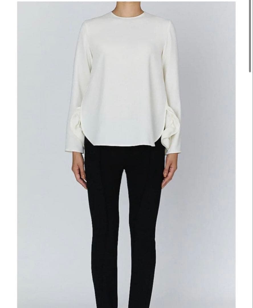 【最終値下げ】ヨーコチャン　ロングスリーブバックフリルブラウス　38