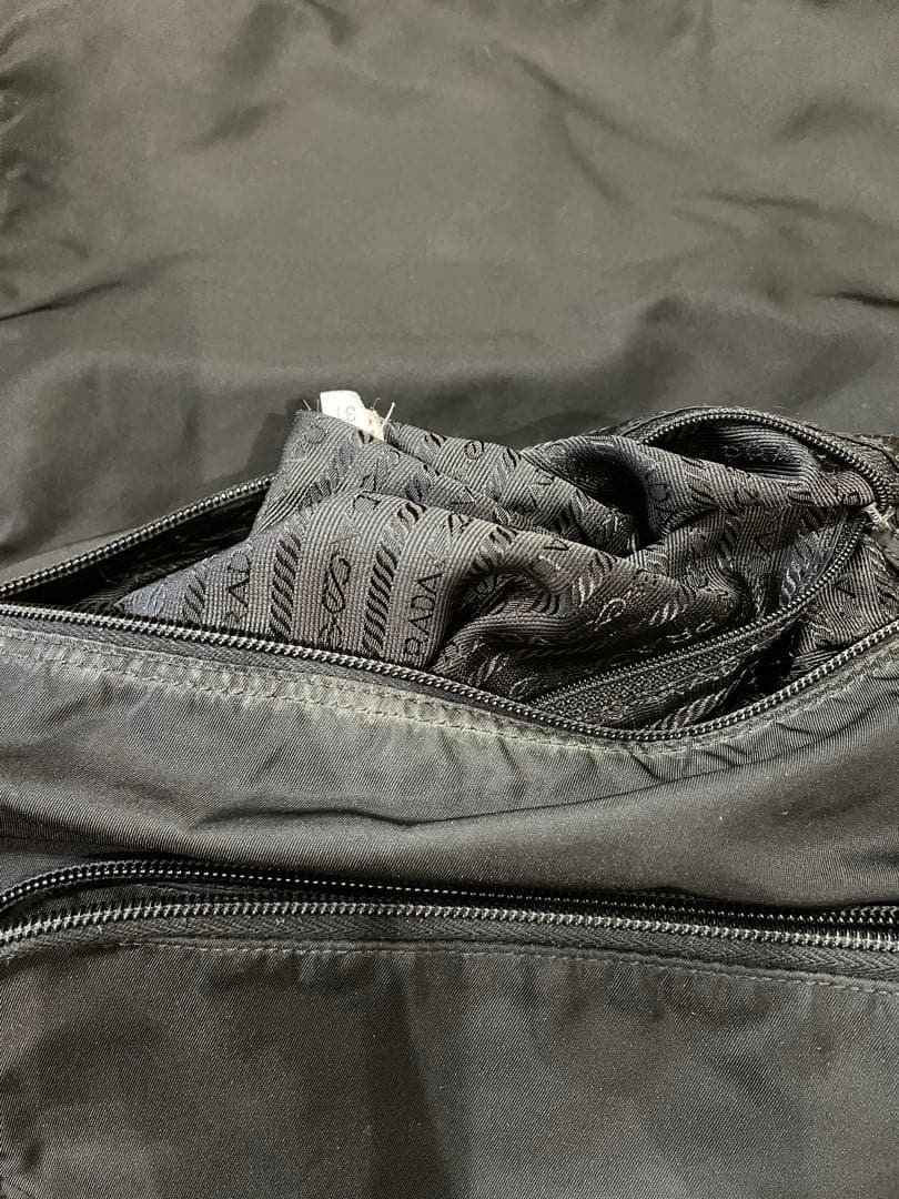 PRADA テスート ミニメッセンジャーバッグ 三角ロゴプレート NERO