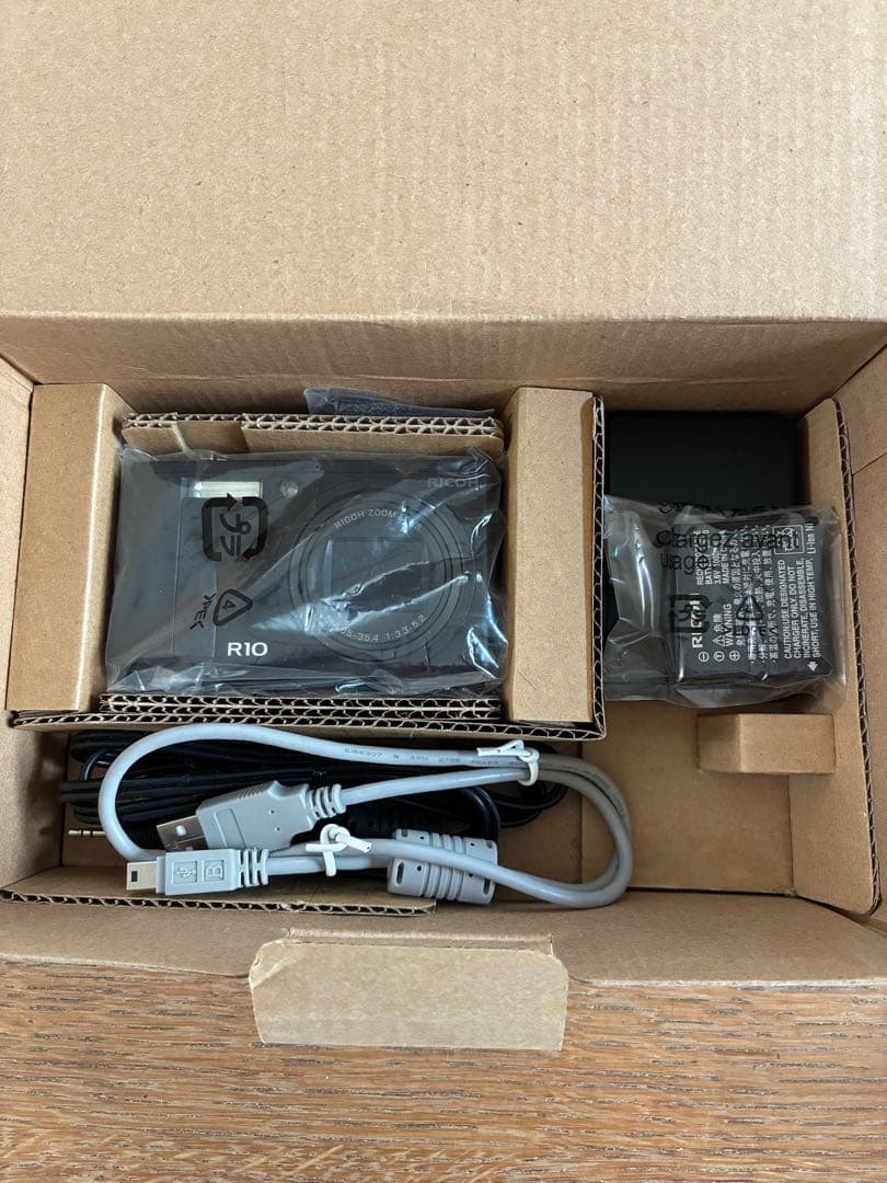 【訳アリ&動作確認済み】RICOH R10 コンパクトデジタルカメラ