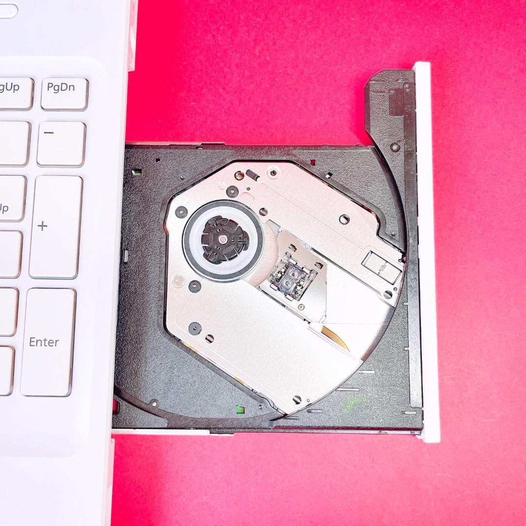 大人気タッチパネル❣️薄型ノートパソコン✨️快適SSDブルーレイ白Windows11