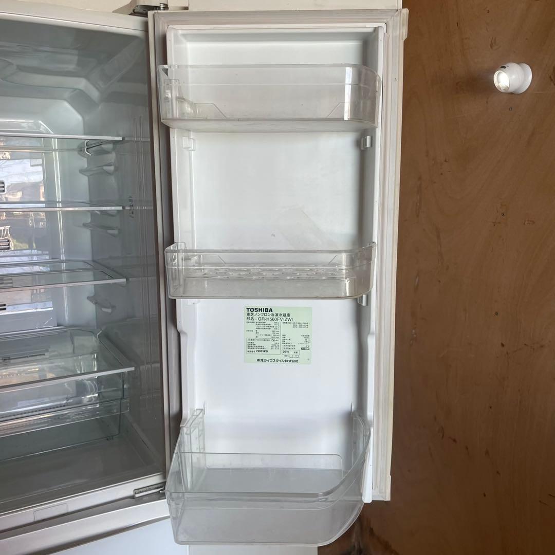 配送設置無料　大型冷蔵庫　大容量　TOSHIBA 555L 6ドア