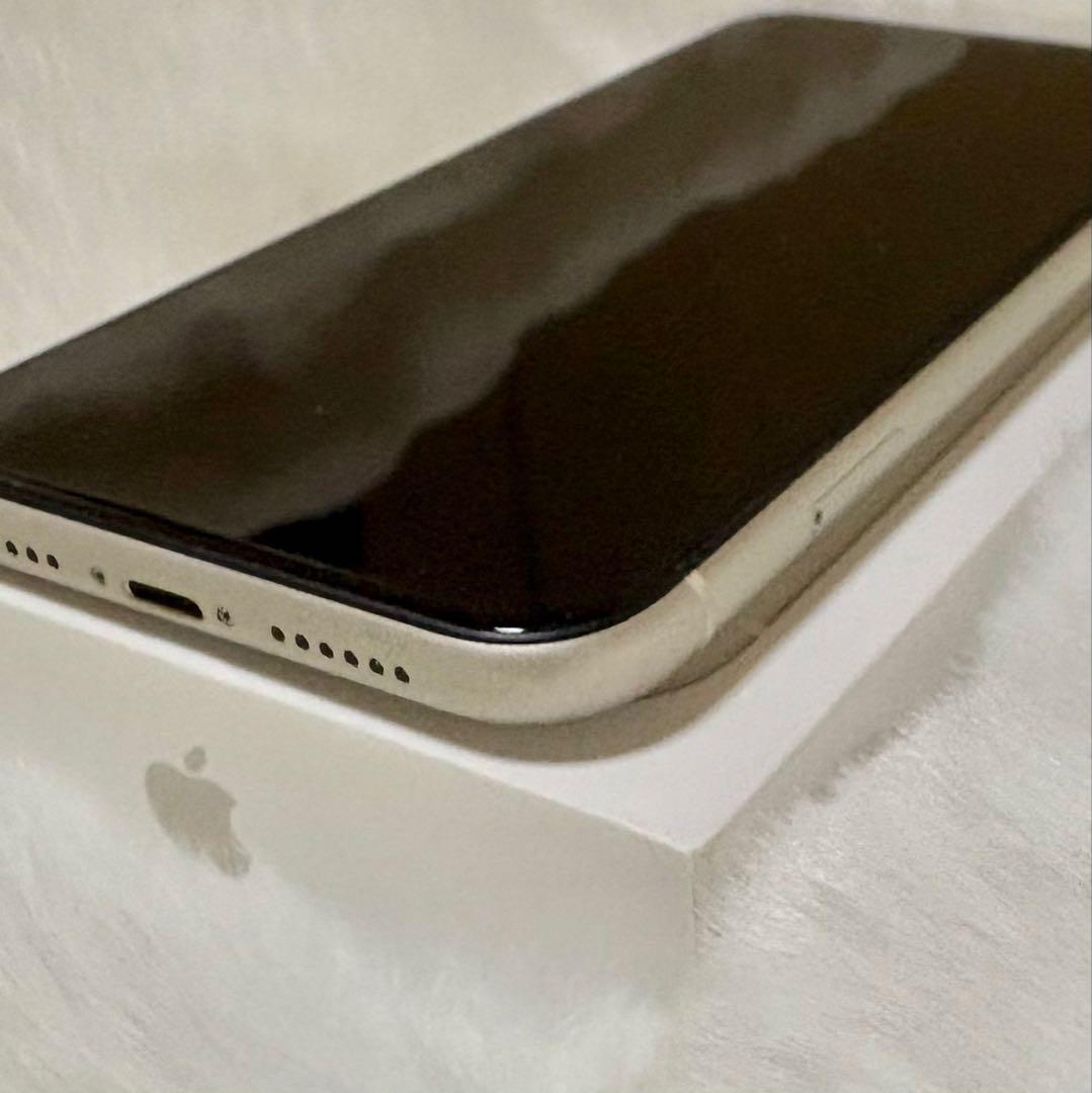【美品】Apple iPhone11 64GB 外箱・新品未使用充電ケーブル付き