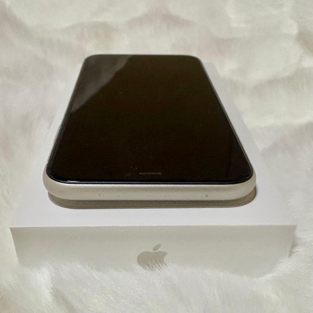 【美品】Apple iPhone11 64GB 外箱・新品未使用充電ケーブル付き