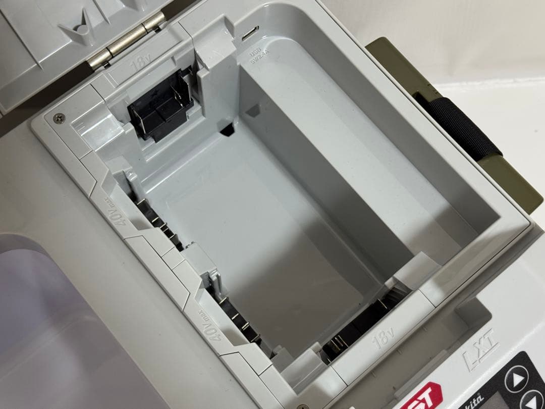 【美品】マキタ　makita ポータブル冷温蔵庫　CW 001G 20L