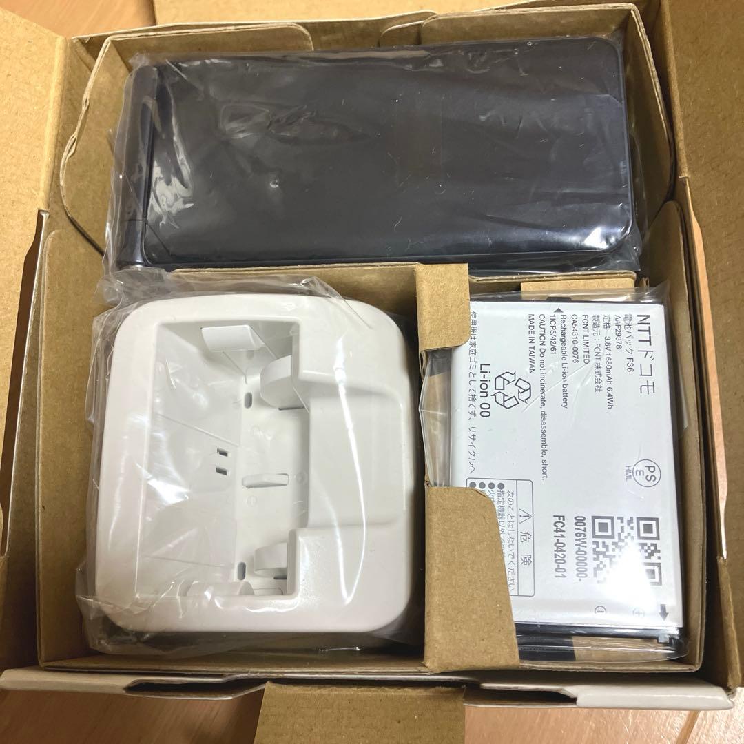 新品未使用　arrows ケータイ ベーシック F-41C ネイビー